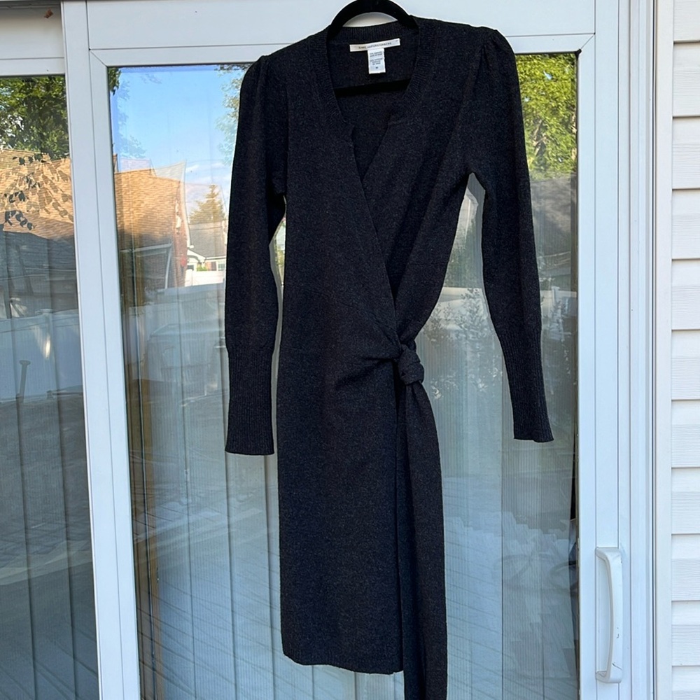 DIANE VON FURSTENBERG LADIES BLACK CASHMERE HUELVA WRAP DRESS-M